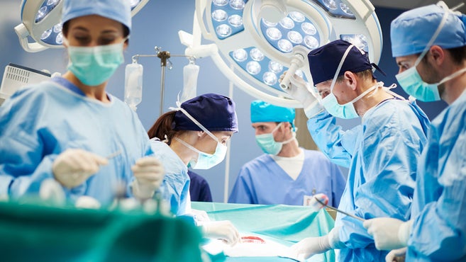 OP Team bei einer Operation